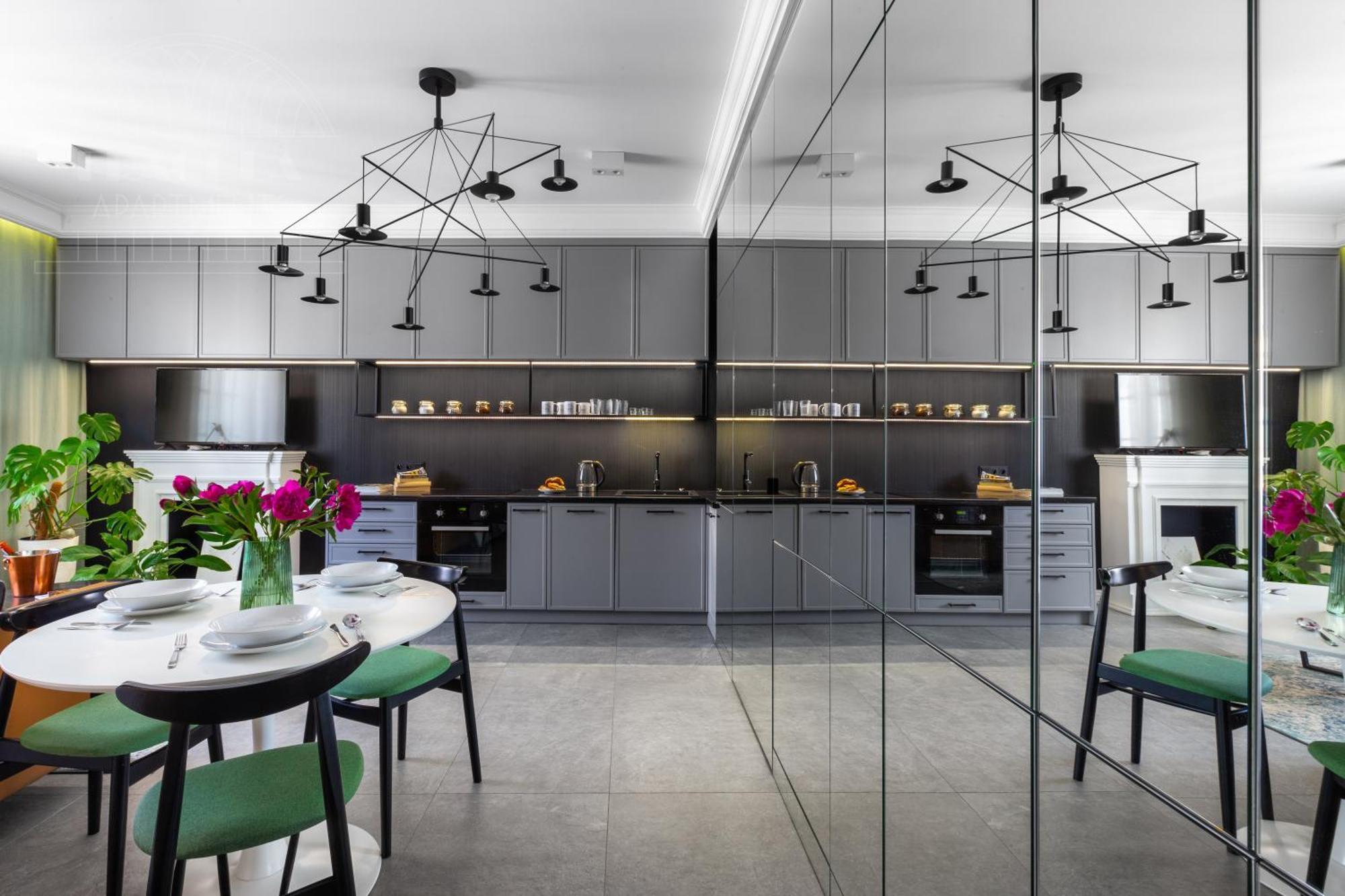 Feminine Fragola Apartment *